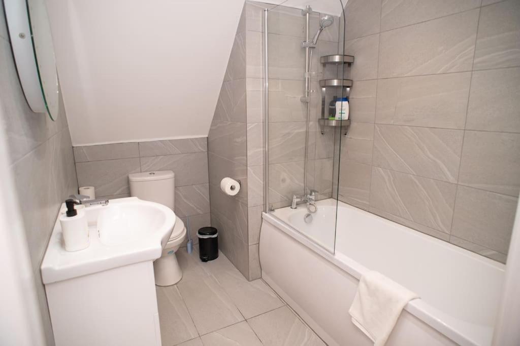 Rosey Lodge -1Bedroom Cousy Flat - Parking, Netflix, Wifi - Close To Blenheim Palace & Oxford - F5 Kidlington Exterior foto