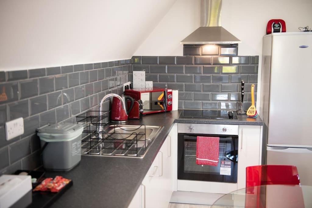 Rosey Lodge -1Bedroom Cousy Flat - Parking, Netflix, Wifi - Close To Blenheim Palace & Oxford - F5 Kidlington Exterior foto