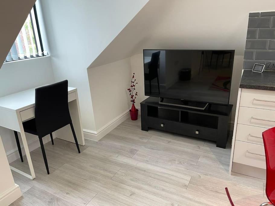Rosey Lodge -1Bedroom Cousy Flat - Parking, Netflix, Wifi - Close To Blenheim Palace & Oxford - F5 Kidlington Exterior foto