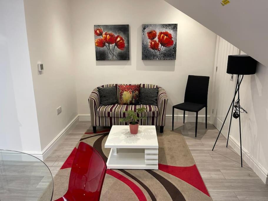 Rosey Lodge -1Bedroom Cousy Flat - Parking, Netflix, Wifi - Close To Blenheim Palace & Oxford - F5 Kidlington Exterior foto